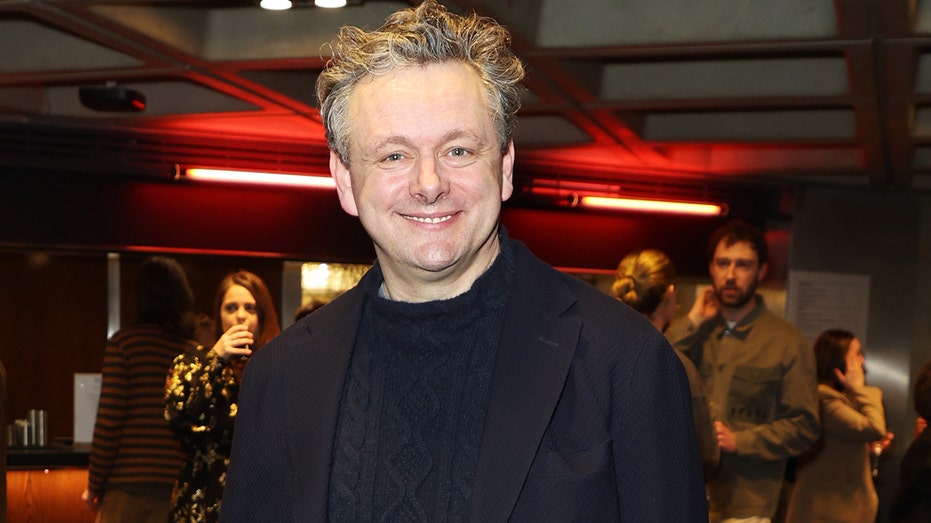 Michael Sheen 'absolutely' wouldn't want to be a member of the royal(00)