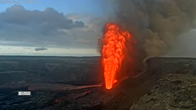 Hawaii's Kilauea Volcano erupts with 1,000-foot 'lava fountaining ...