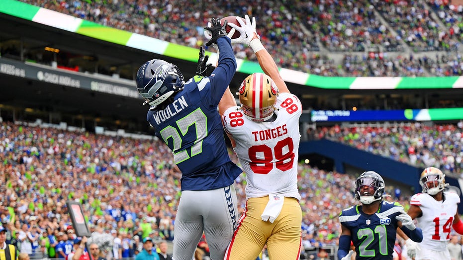 49ers backup tight end Jake Tonges makes miracle catch to stun Seahawks
