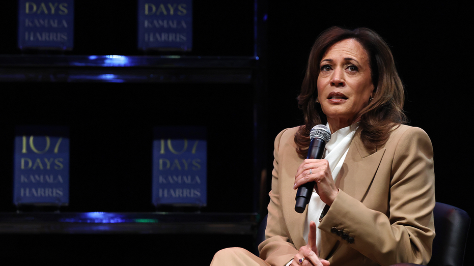 Protesters Interrupt Kamala Harris Chicago Book Tour Event Forcing protesters-interrupt-kamala-harris-chicago-book-tour-event-forcing
